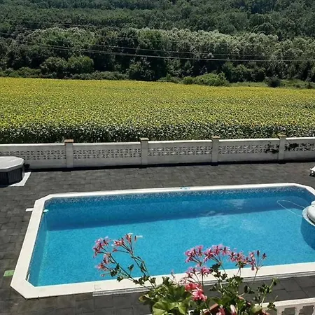 Villa Encantada *